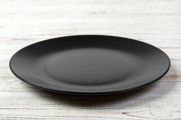 Assiettes céramiques ou porcelaine : comment choisir ?