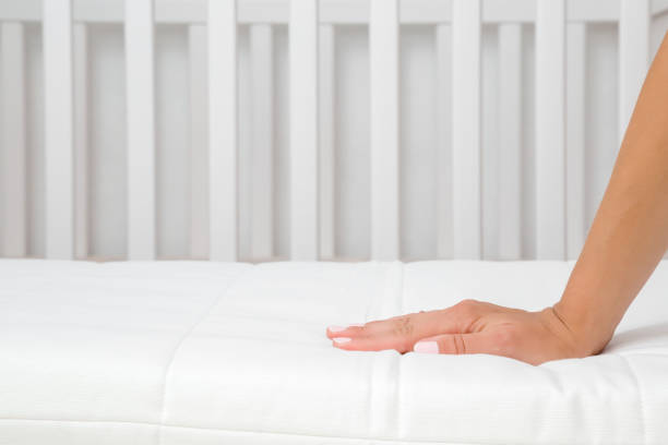 Quelle matière de matelas choisir pour un lit de bébé ?