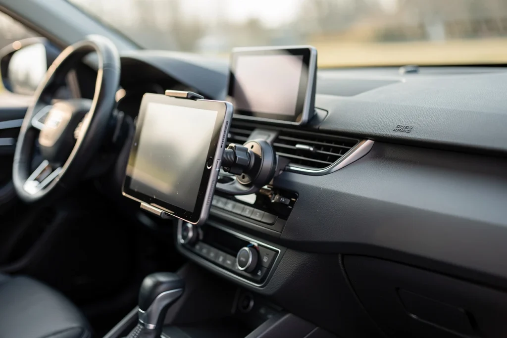 Accessoirez votre voiture avec un support tablette pour voiture 360°